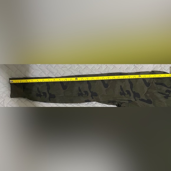 🔴2/$10 SALE🔴 Old Navy Camo Long Sleeved Shirt - Picture 5 of 5